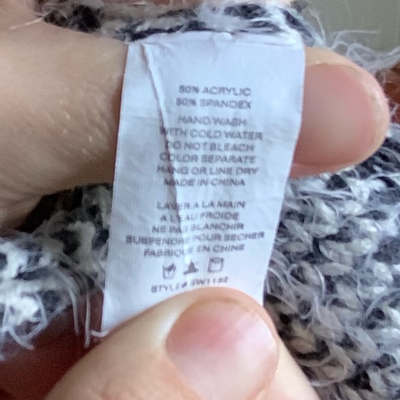 💛 SO SOFT* Cream and black snowflake knit sweater - Picture 15 of 15